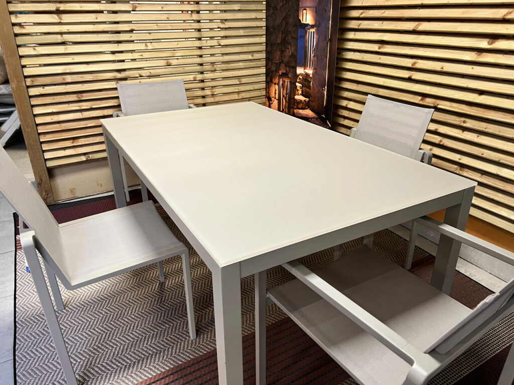 Ensemble TABLE TABOELA + Chaises & Fauteuils ALURA