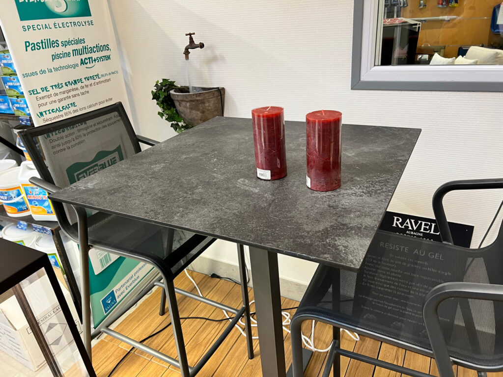 Ensemble TABLE BISTRO + TABOURETS DE BAR HYBRID