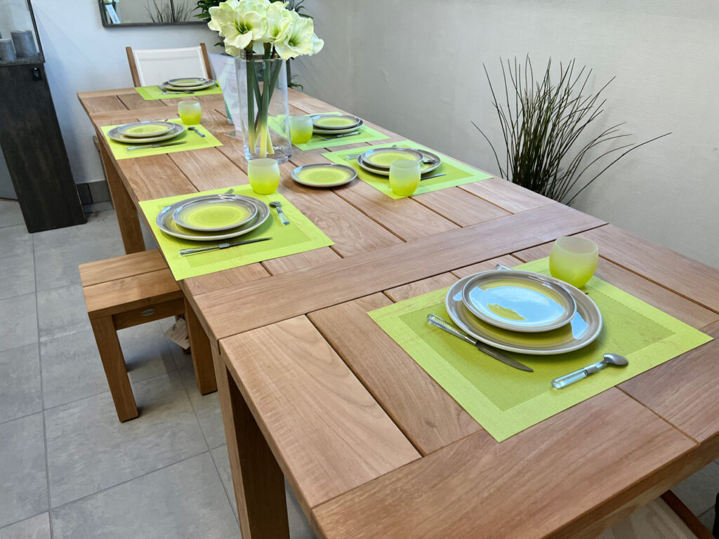 Ensemble TABLE TECK STAFFORD + Chaises & Tabouret TECK