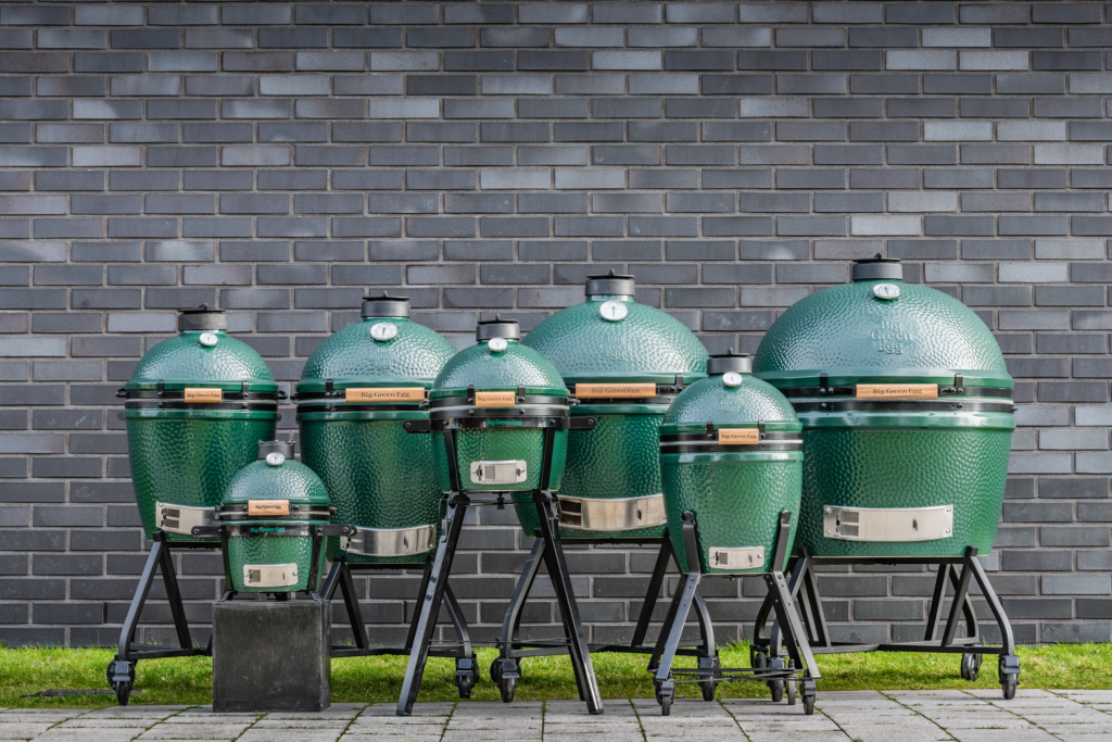 PNG-Big Green Egg - All models Lifestyle (1)