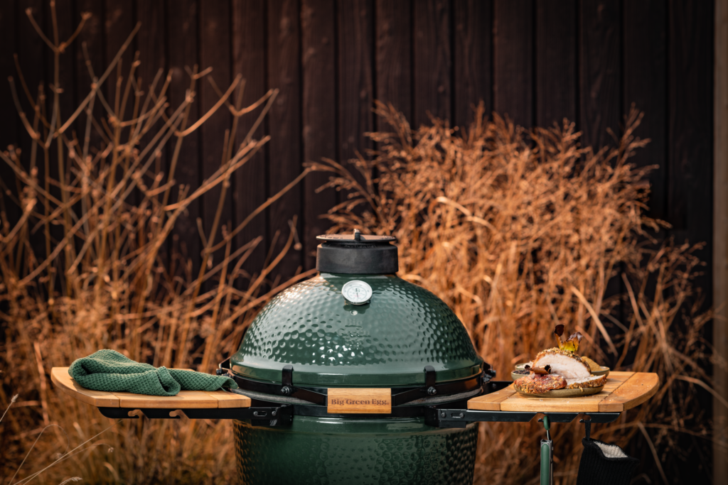 PNG-Big Green Egg Medium + EGG Mates Lifestyle (8)